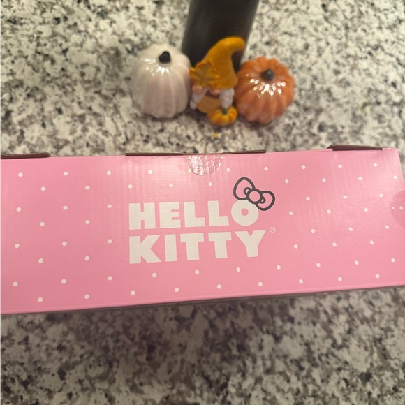 Hello Kitty Pink Inflatable Pool - Picture 2 of 4